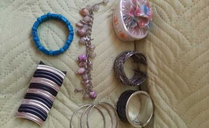 Лотове от различни гривни