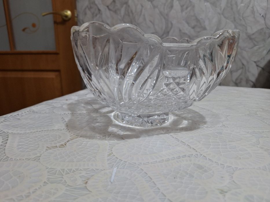 Фруктовая ваза из хрусталя.