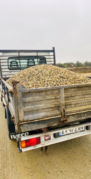 Nisip sort pământ de grădina gunoi