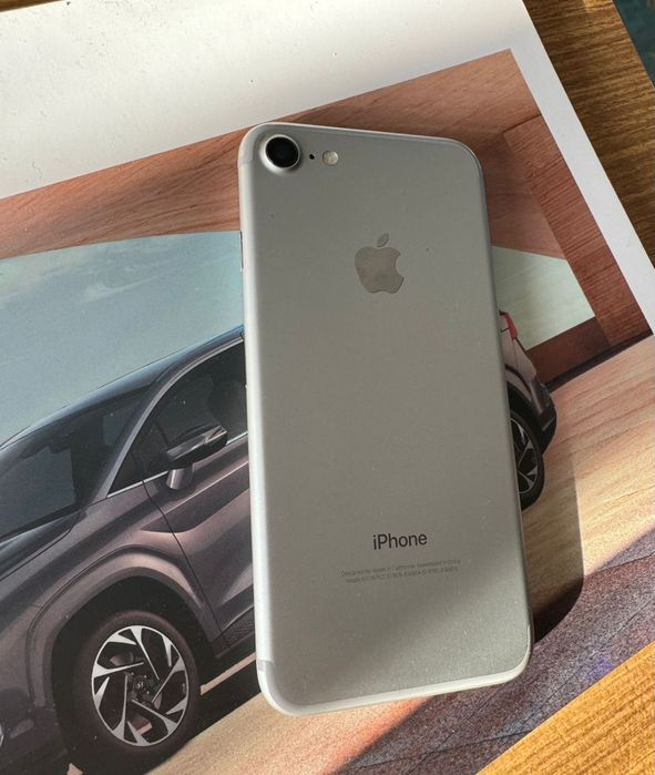 iPhone 7 (с коробкой)