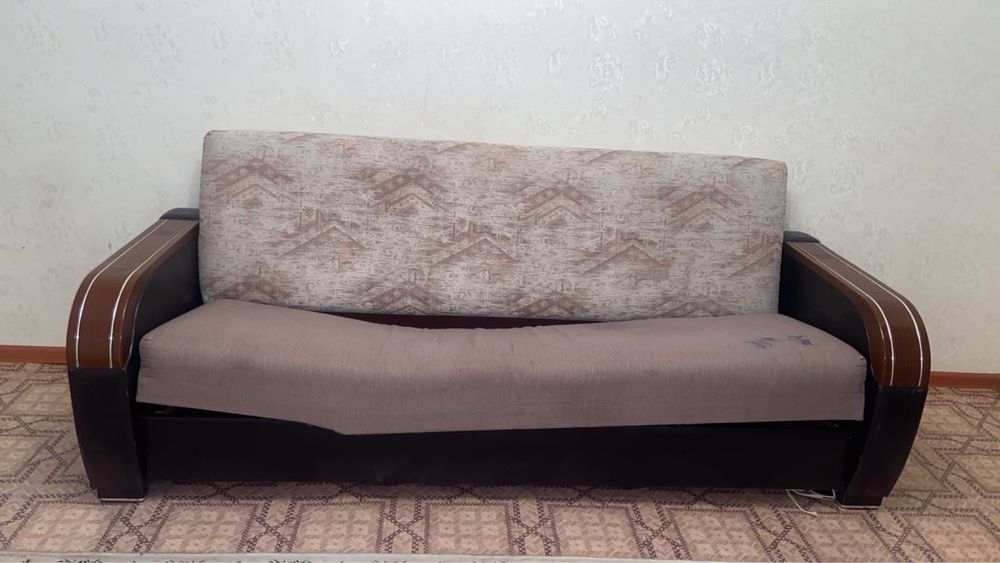 Продам диван для реставрации