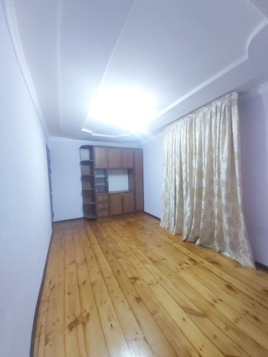 Do'rmonda 3 xonali kvartirani Yangi Toshmida hovliga almashaman