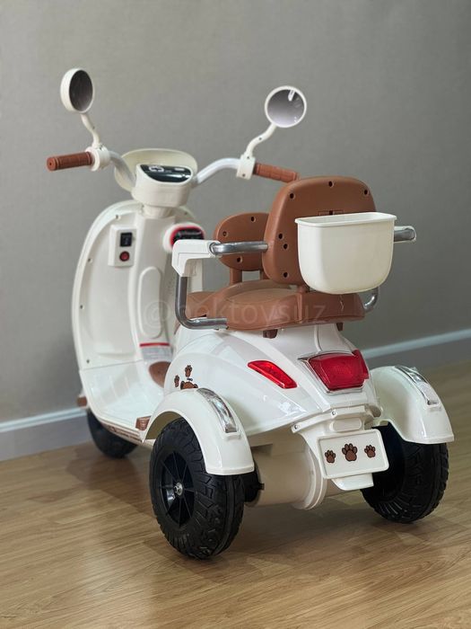 Детский мотоцикл Vespa 12V с музыкой, 3-6 лет, до 30 кг