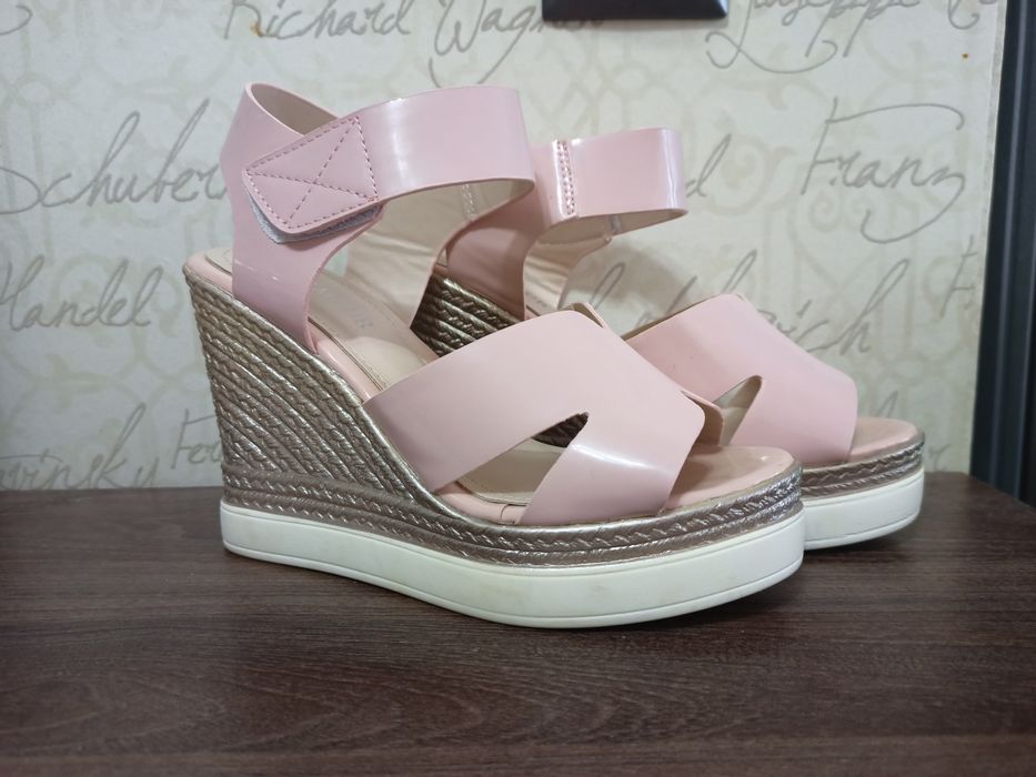 Босоножки женские