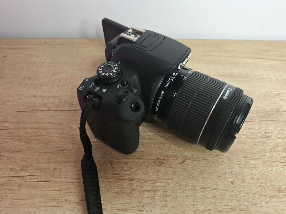 Фотоапарати-Canon полу професионален- и Canon EOS 700D