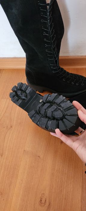 Cizme negre piele intoarsa