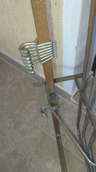 голяма ъглова закачалка от едно време