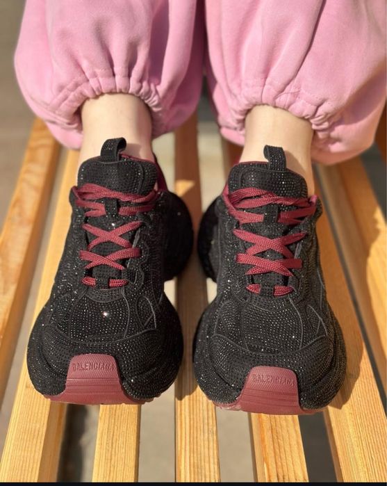 Кроссовки хит 2025