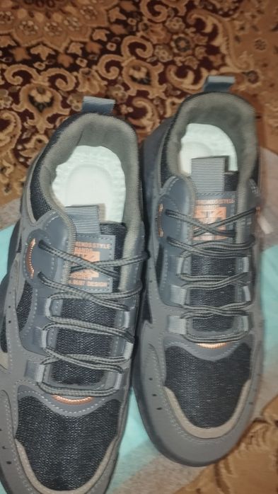 Кросовки, 40 размер примерно