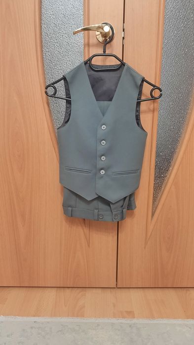 Продам детский костюм тройка!