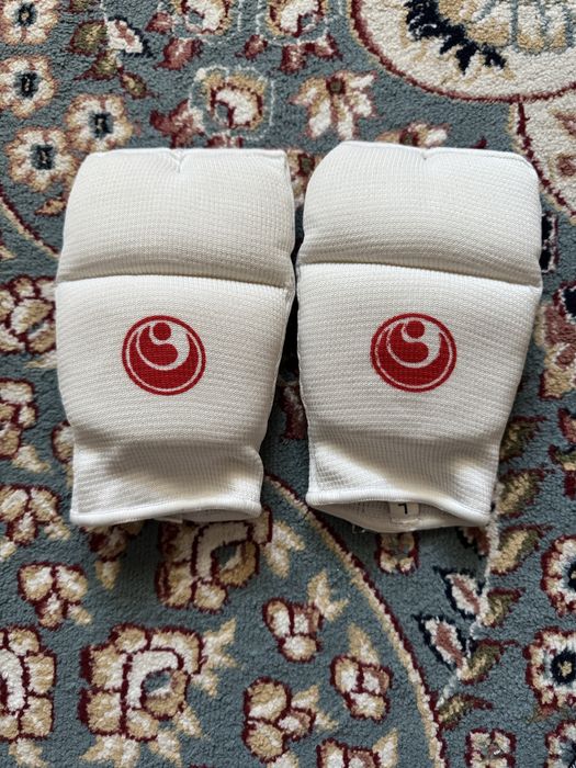 продаю наколенники и перчатки для рук