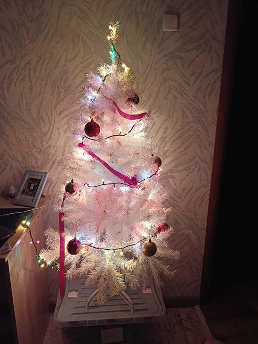 Ёлочка белая красивая