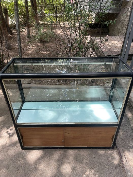 Витрина стеклянная для смарфтонов