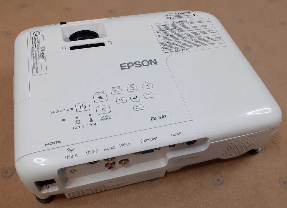 Vand videoproiector EPSON EB-S41 foarte putin folosit