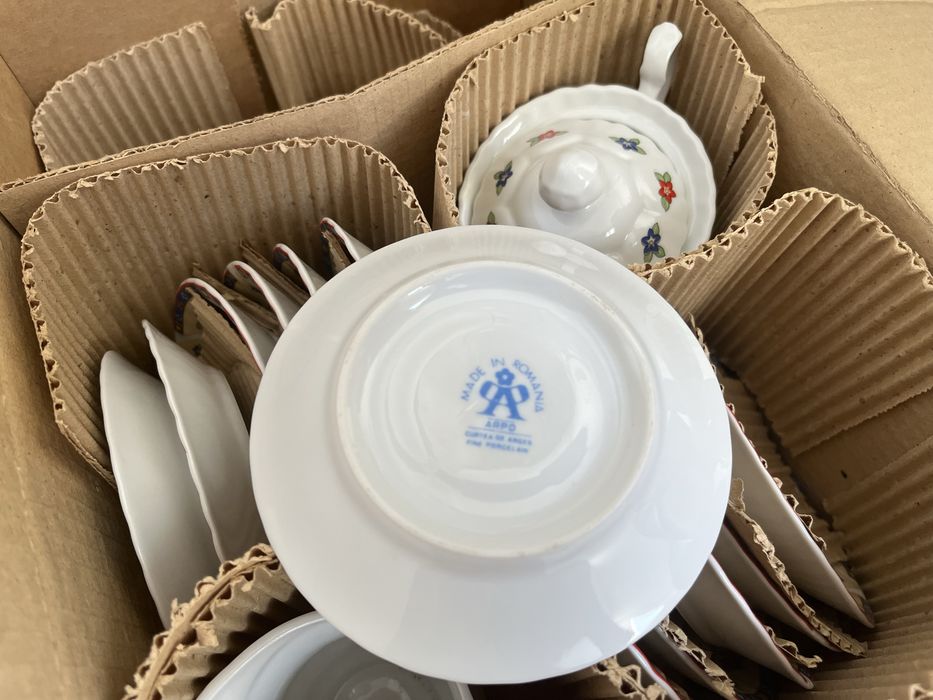 Set ceai / cafea 12 persoane portelan APRO Curtea de Arges