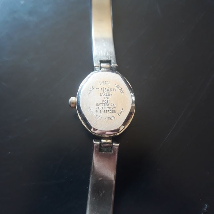 Часы наручные...