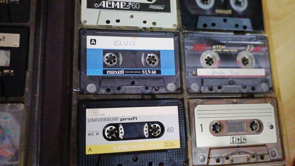 Casete audio, plus album  16 buc.