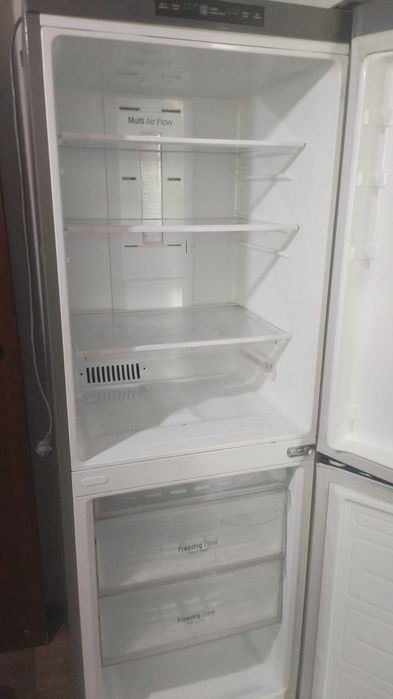 Дверь холодильника полка