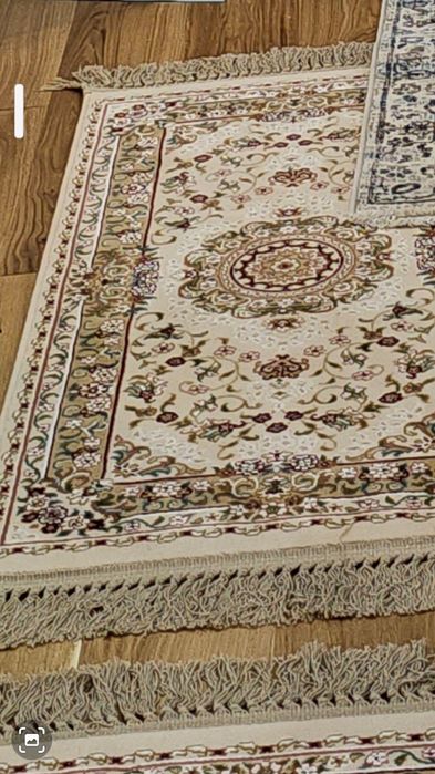 Ofer spre vânzare 4 buc covorașe lana 062 x120