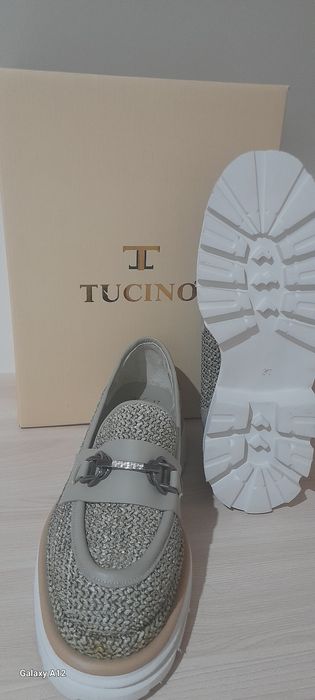 Продаётся женская обувь.