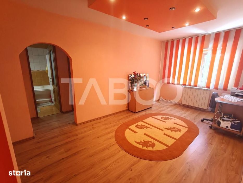 Apartament 4 camere 2 bai 2 balcoane -pivnita - etaj 1 - zona Turnisor — fotografia 2