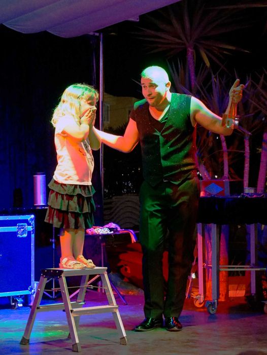 Магично шоу за рожден ден /Фокусник за детски рожден ден!!!