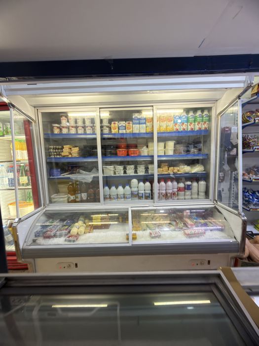 Холодильник настенный для магазин