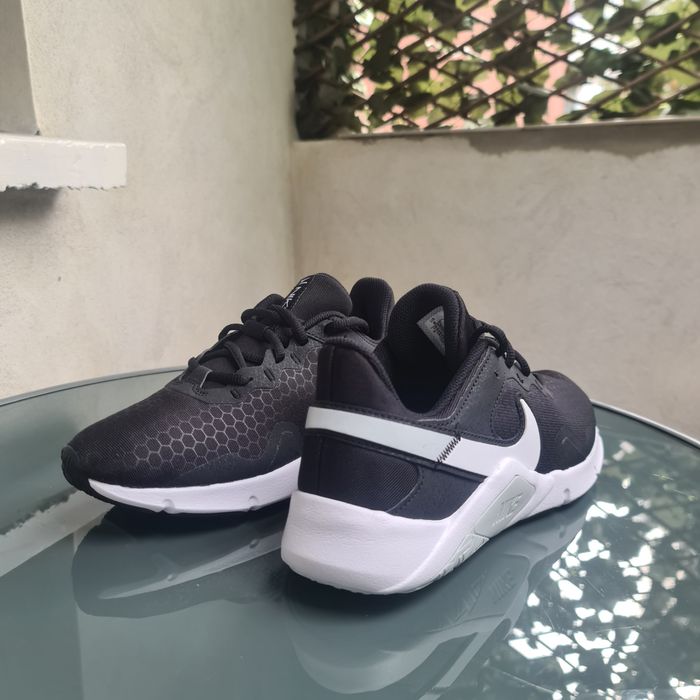 Nike Legend Essential 2