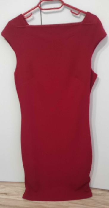 Стилна червена рокля от брошура на Avon, размер L