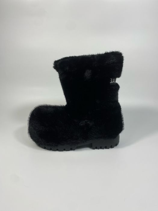Balenciaga alaska fur boots skiwear