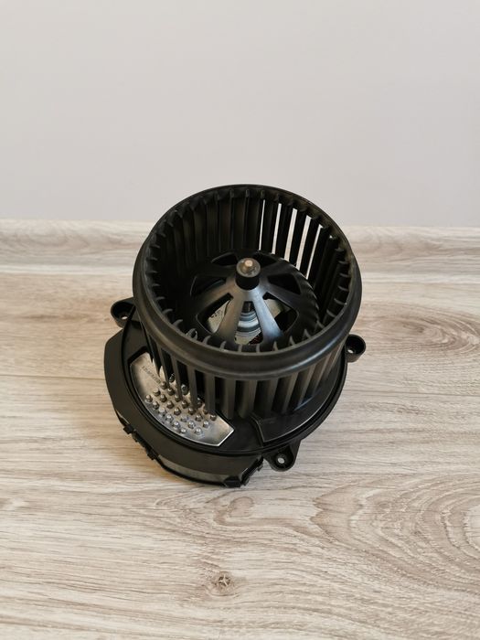 Vând ventilator habitaclu spate Touareg 7P