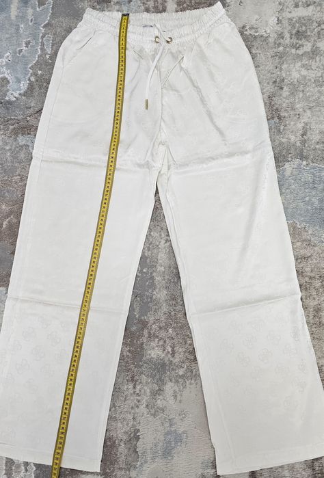 Costum Guess din satin ,mărimea  M