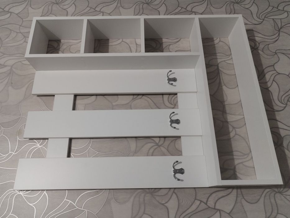 Продаётся новая настенная вешалка