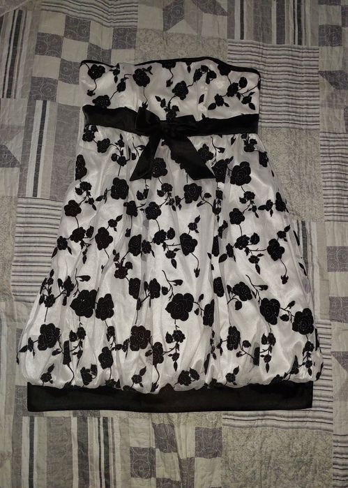 Продам праздничные платья для девочек