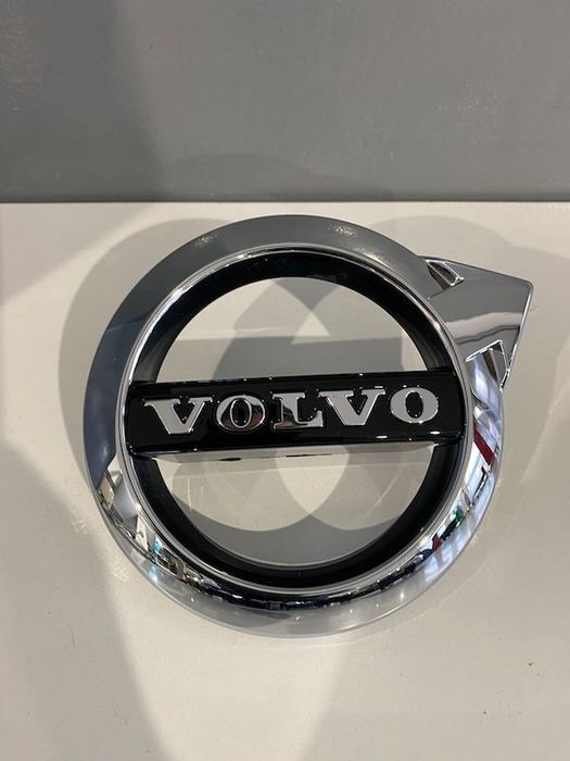 Logo grila radiator NOU VOLVO V40 V40 Cross Country 31425816 31457656 31457655