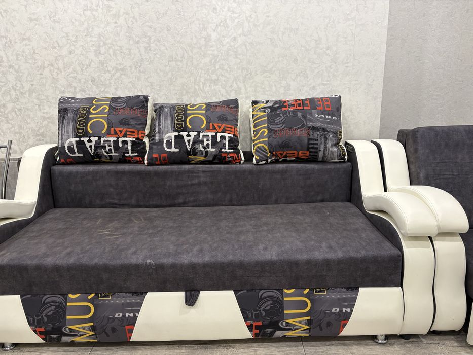 Продается диван и кресла