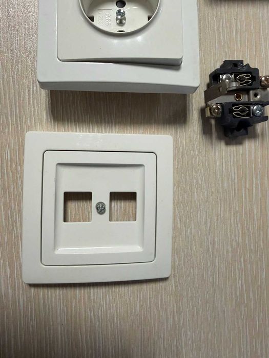 ABB ключове и контакти