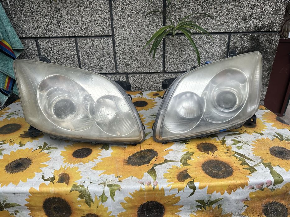 Фарове за Toyota Avensis T25