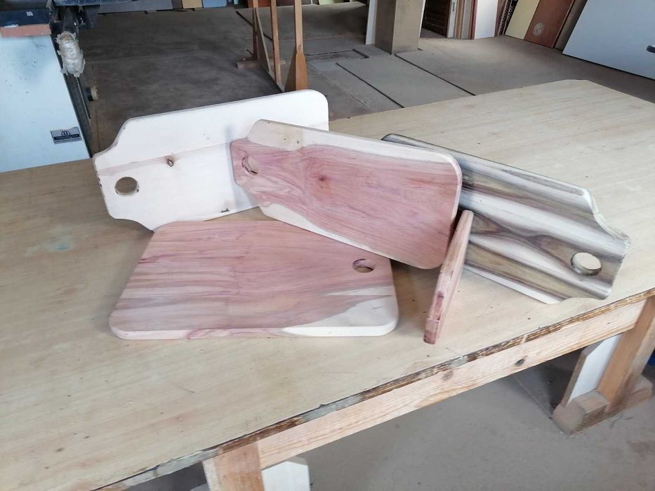 Изработка на дъски за рязане и дървени барплотове.