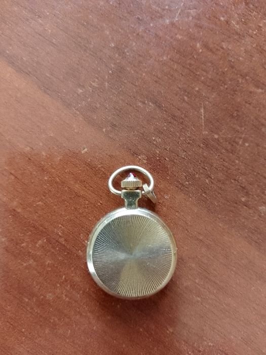 Позолоченные часы