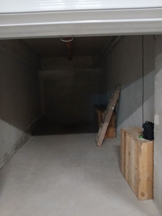 Продавам гараж до Гранд Мол