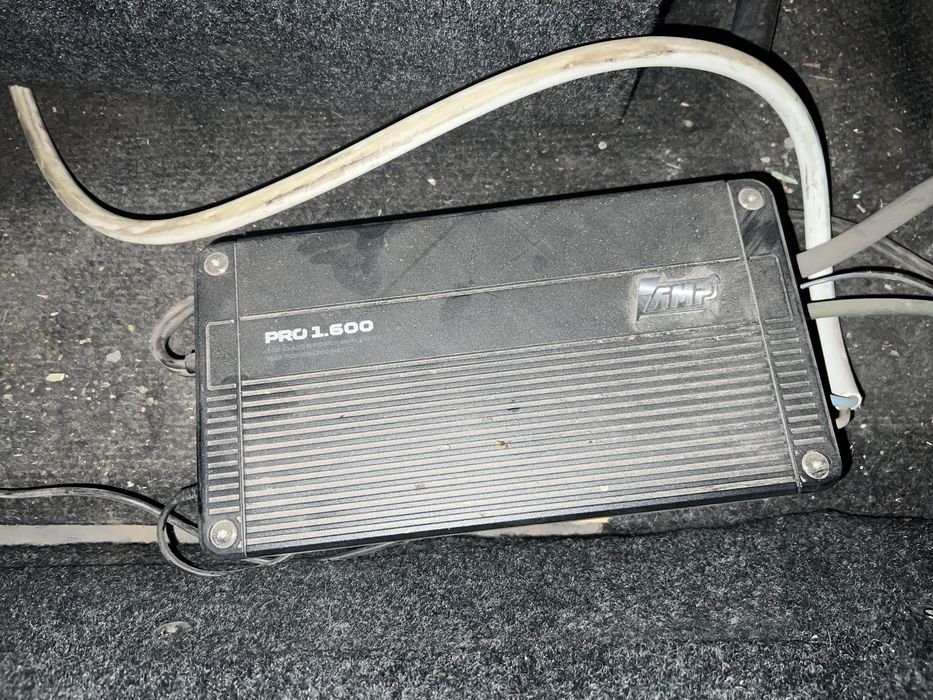 Продам сабвуфер с усилителем