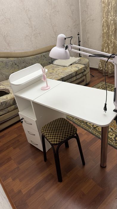 Продам маникюрный стол !