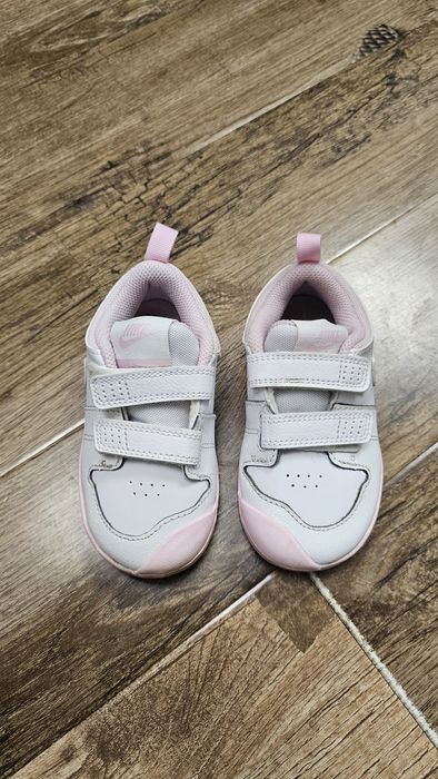 Adidași Nike mărimea 25