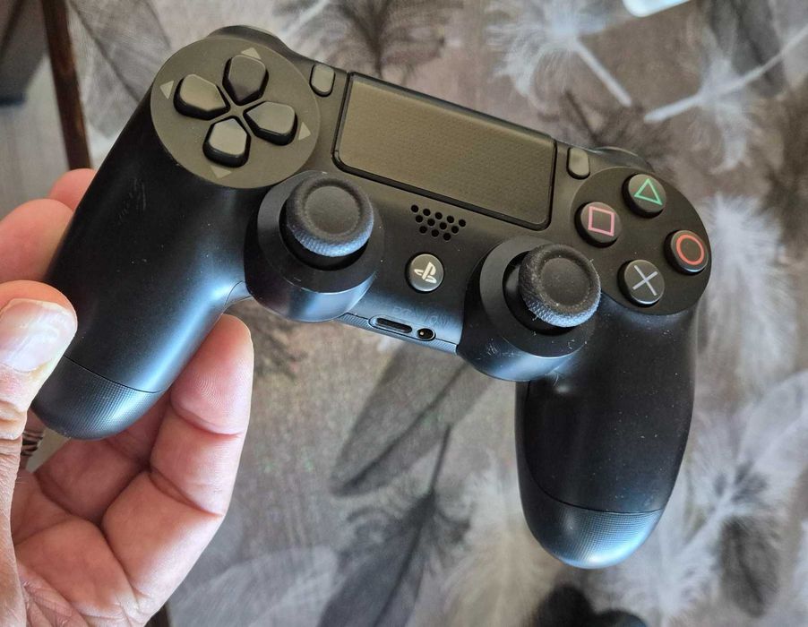 PlayStation 4, 1TB + телевизор и аксесоари