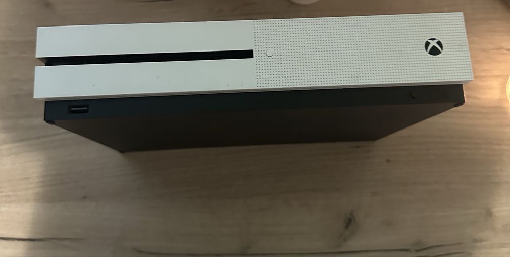 Vând xbox one s