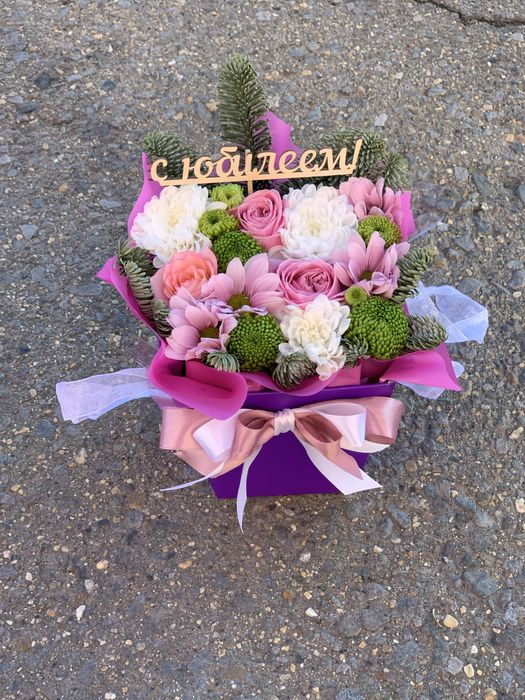 Цветы в кашпо с топером