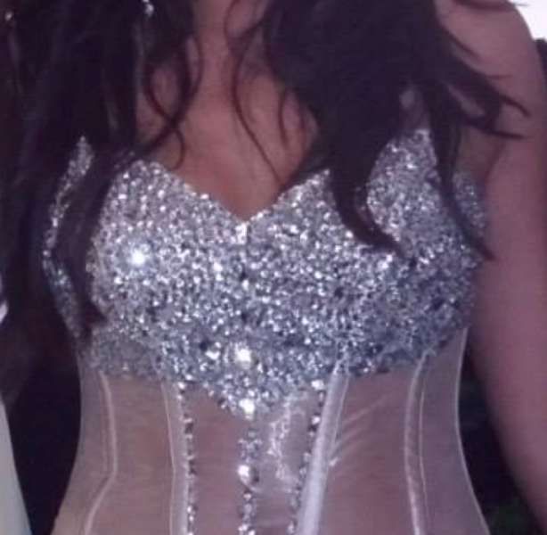 ОФИЦИАЛНА ДАМСКА РОКЛЯ в три части:корсет,пола и шлейф!!!