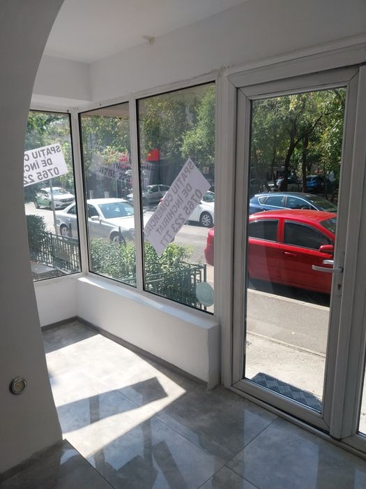 Spațiu comercial