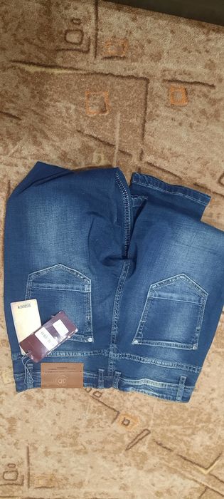 Продам джинсы подростковые на мальчика